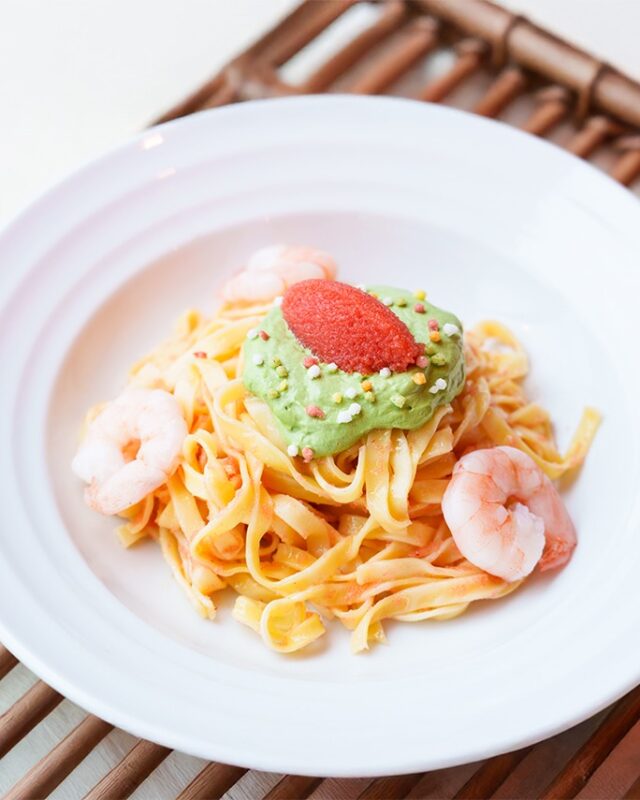 【泡抹茶クリームのパスタ】

千代田店カフェ限定の抹茶パスタに、
1/5より新常設メニューが登場しました🍝

『明太子の泡抹茶クリームパスタ』
フィットチーネに、ふんわり軽い抹茶のエスプーマと
明太子、ぷりぷりの海老を添えた一皿🦐

ピリッとした明太子の辛味に、
ポワソン香るなめらかな抹茶クリームが絶妙にマッチ🍃
クリームに散りばめたあられのカリッとした食感が、
最後まで楽しいアクセントに✨

お茶屋ならではのパスタをぜひお楽しみください♪

-------------------------------------
提供期間：1/5(月)～
提供価格：1,200円
提供店舗：
・千代田本店　TEL：054-267-3008　
-------------------------------------

#雅正庵
#抹茶パスタ 
#明太子パスタ
#静岡ランチ
#静岡市カフェ
#期間限定
#抹茶好き
#matcha
#cafemenu