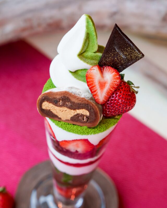 【季節限定❄苺ショコラパフェ】

赤と緑のコントラストが華やかな、
今冬新作の『苺ショコラパフェ』🍓🍓
もうお召し上がりになりましたか？☺

季節の鞠福「プレミアムチョコ」をはじめ、
朝霧牛乳の抹茶ソフトや旬の紅ほっぺ、
自家製苺ソースや抹茶寒天など、
ショコラ×苺×抹茶を贅沢に重ねました🍫✨

提供は3月末まで！📅
雅正庵カフェで、いちご狩りの気分を
ぜひお楽しみください♪

-------------------------------------
提供期間：2026/1/5(月)～3月末
提供価格：1,200円
提供店舗：
・千代田本店　　TEL：054-267-3008　
・焼津西小川店　TEL：054-620-7800
-------------------------------------

#雅正庵
#苺ショコラパフェ
#いちごパフェ
#チョコレートスイーツ
#苺スイーツ
#ショコラスイーツ
#静岡スイーツ
#静岡カフェ
#静岡グルメ
#冬限定スイーツ
#パフェ好き
#いちご好き
#strawberrysweets
#chocolatesweets
#parfait
#japanesesweets
#季節限定