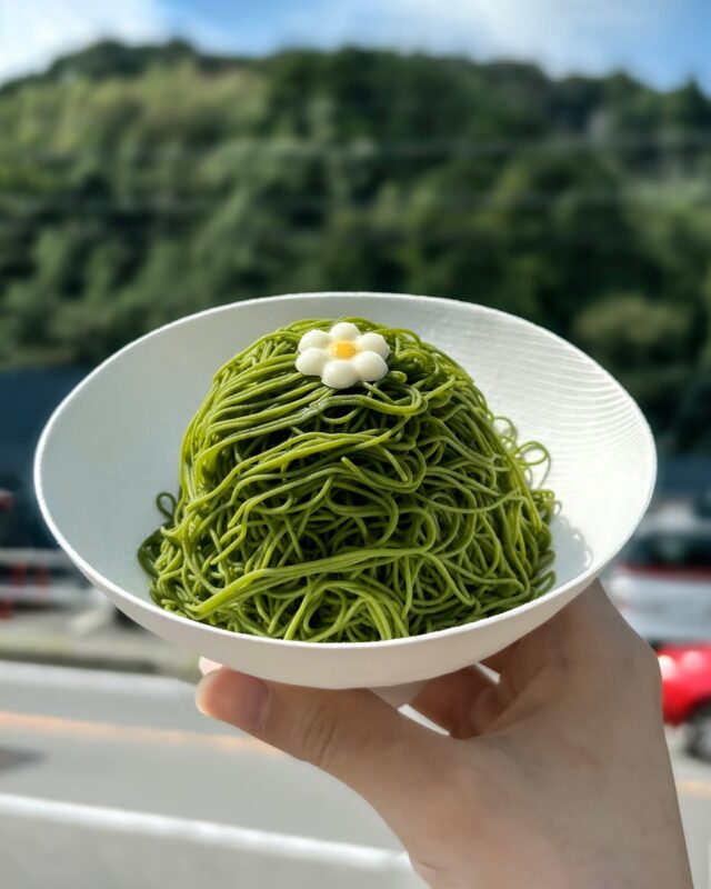【店舗限定🍃生搾りモンブラン】

雅正庵おやいづ本店だけの
限定スイーツ「抹茶モンジェラン」✨

ジェラート×モンブランの贅沢な組み合わせに、
お茶屋ならではの本格抹茶をたっぷり使用🍵

✓深い苦みの《深濃》
✓バランスの良い《濃茶》
✓やさしい味わいの《薄茶》

ご注文後は、目の前でモンブランを生絞り🌰
栗×白餡×抹茶の和モンブランを、
1ミリの極細金口で仕上げ、
口の中でふわっとほどける食感に☺️

おやいづ本店だけの特別スイーツ、
ぜひ一度ご体験ください✨

-------------------------------------
【ご利用案内】
当店は店内飲食スペースのない、受渡口スタイルの店舗です。
ご購入後は、店舗前のテラス席または茶屋にてお召し上がりいただけます。
容器は簡易容器のため、お持ち帰りも可能ですが、
専用の袋・蓋のご用意はございません。
※ミニアフタヌーンのみトレイ返却制となります。

📍おやいづ製茶本店
TEL 054-259-6786
✅現金・カード・PayPay可
✅テラス席ペット同伴OK
✅無料駐車場あり
-------------------------------------

#雅正庵
#おやいづ本店
#抹茶モンジェラン
#抹茶スイーツ
#静岡スイーツ
#抹茶好き
#和スイーツ
#ジェラート
#モンブラン
#限定スイーツ
#matcha
#matchasweets
#japanesesweets